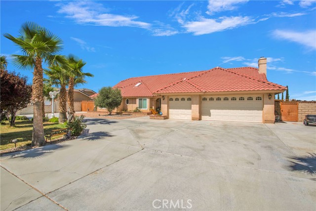 12450 Indian River Drive, Apple Valley CA: https://media.crmls.org/medias/8f32d2c8-6601-4e78-b4d3-68e30260e564.jpg