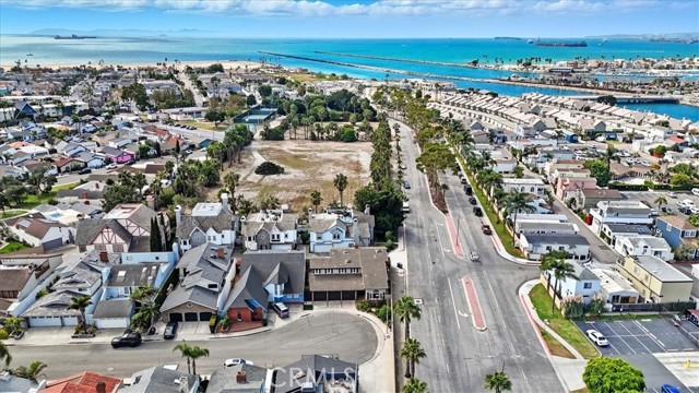 Detail Gallery Image 4 of 57 For 100 Electric Avenue, Seal Beach,  CA 90740 - 4 Beds | 3 Baths