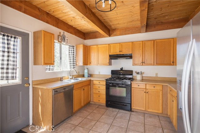 Detail Gallery Image 10 of 30 For 871 Spruce Ln, Big Bear City,  CA 92314 - 2 Beds | 2 Baths