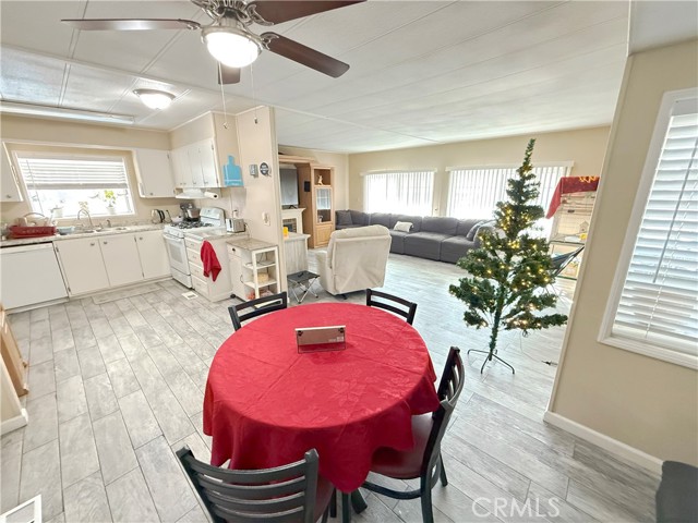 Detail Gallery Image 7 of 21 For 2205 Acacia #62,  Hemet,  CA 92543 - 2 Beds | 2 Baths