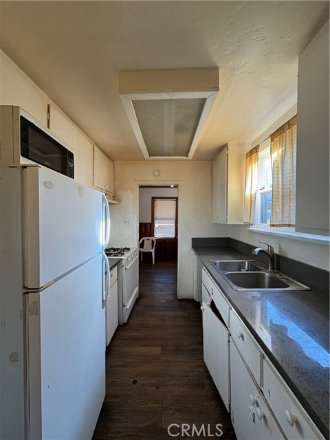 40286 Big Bear Boulevard, Big Bear Lake CA: https://media.crmls.org/medias/8f368342-dc8f-494e-aefe-0a4fe85ef43e.jpg