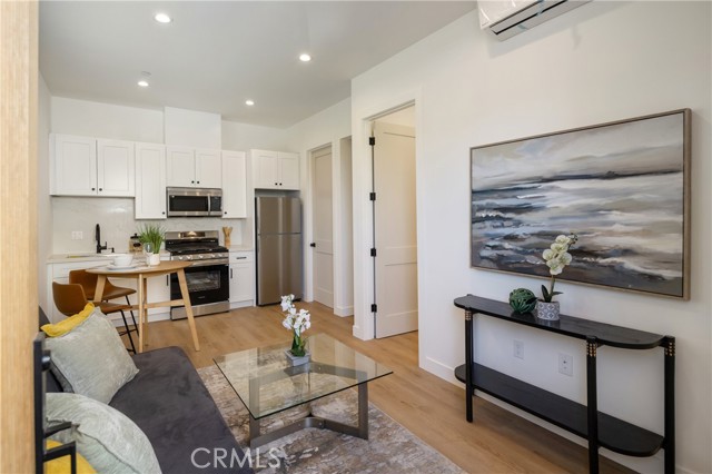 20109 Archwood Street, Winnetka CA: https://media.crmls.org/medias/8f36bad2-2563-41c9-a2d9-2030a3d64ede.jpg