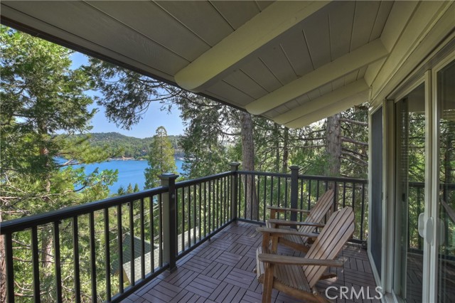 28844 Cedar Drive, Lake Arrowhead CA: https://media.crmls.org/medias/8f373cb3-5960-4ad1-93e0-421b33ec6dcc.jpg