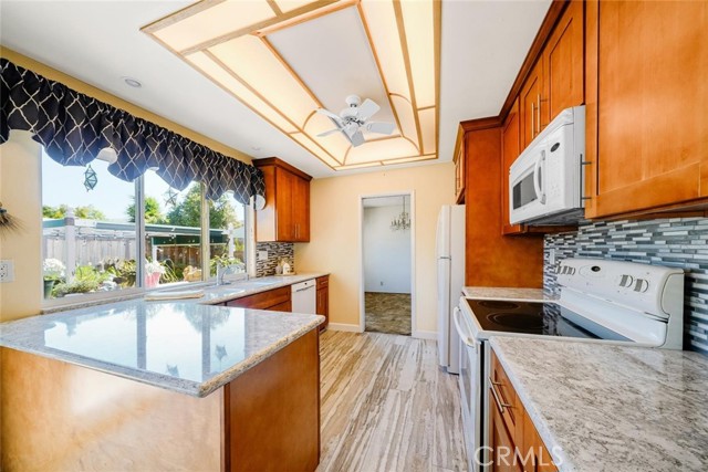 Detail Gallery Image 6 of 25 For 744 Salt Lake Dr, San Jose,  CA 95133 - 4 Beds | 2/1 Baths