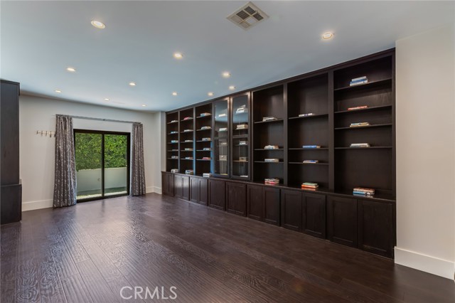 Detail Gallery Image 10 of 62 For 2111 Rimcrest Dr, Glendale,  CA 91207 - 4 Beds | 5 Baths