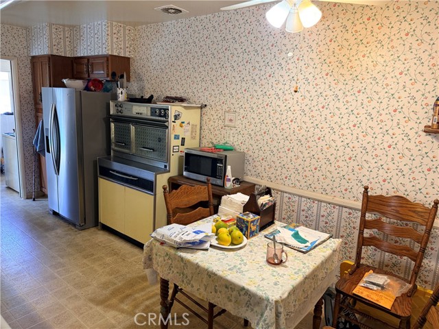 Detail Gallery Image 10 of 17 For 5139 Hazeltine, Sherman Oaks,  CA 91423 - 3 Beds | 2 Baths