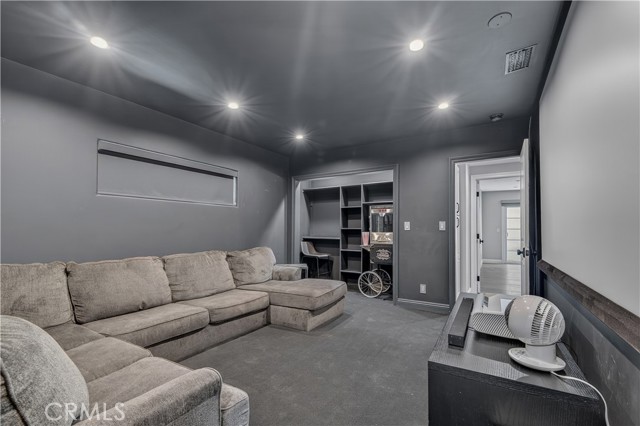 5274 Crebs Avenue, Tarzana CA: https://media.crmls.org/medias/8f3991bf-e49e-41db-b8fd-a36bea4a54b1.jpg