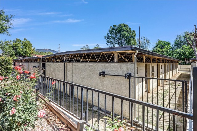 Detail Gallery Image 35 of 35 For 984 W Riverside Dr, Burbank,  CA 91506 - 3 Beds | 3 Baths