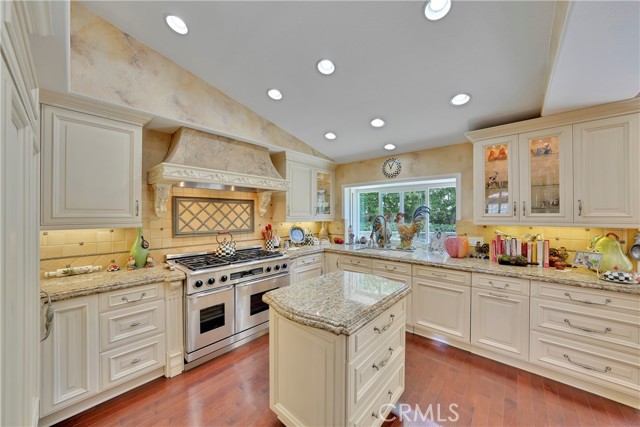 3121 Corte Linda, Newport Beach CA: https://media.crmls.org/medias/8f3be946-da93-4e57-843c-fb66662ba68f.jpg