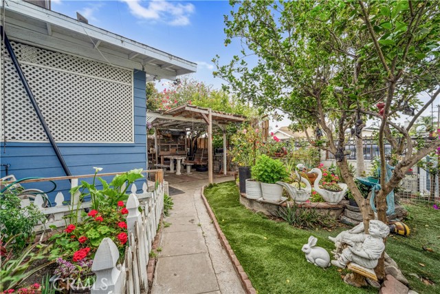 6324 Denver Avenue, Los Angeles CA: https://media.crmls.org/medias/8f3cecd4-962a-40bf-8837-825fa442e86f.jpg
