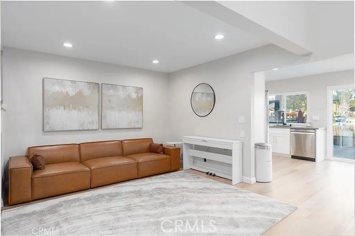https://media.crmls.org/medias/8f3e1341-e9b0-4d16-a521-b32a6c190b15.jpg?preset=X-Large