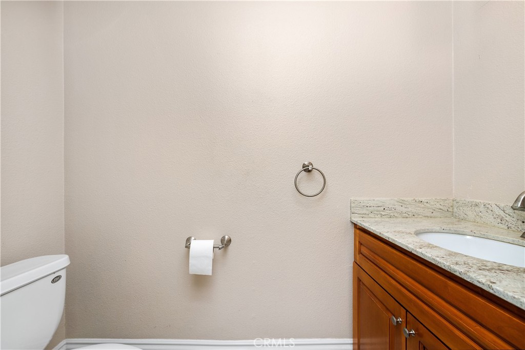 https://media.crmls.org/medias/8f3e2c88-192a-4e2c-ab61-fadaefd61dc8.jpg?preset=X-Large