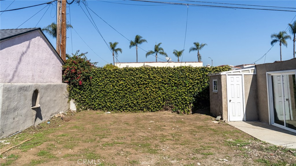https://media.crmls.org/medias/8f3e614c-9e85-43f3-98d3-c630d2d36e41.jpg?preset=X-Large