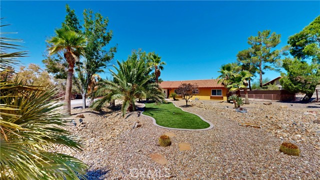 15460 Mandan Road, Apple Valley CA: https://media.crmls.org/medias/8f3f0521-e50d-44f8-91fb-e7320b43dbc9.jpg