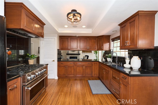 385 Park Avenue, Long Beach CA: https://media.crmls.org/medias/8f3f3e5e-17bd-421f-b78d-3a3ff2a2f69e.jpg