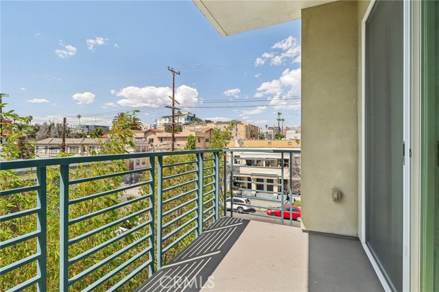 903 S New Hampshire Avenue, Los Angeles CA: https://media.crmls.org/medias/8f3fff18-c9d9-43c0-875a-eafdae3588e9.jpg