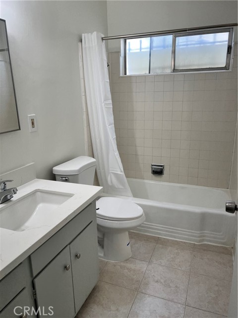 859 S Shenandoah Street, Los Angeles CA: https://media.crmls.org/medias/8f409526-83d8-456c-b0c4-1545b03826ef.jpg