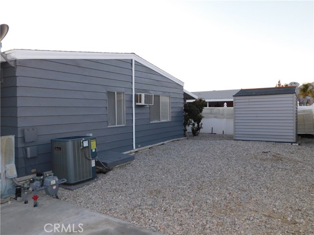 2230 Lake Park Drive, San Jacinto CA: https://media.crmls.org/medias/8f40f6b4-0edb-41dc-8b26-27c7f4c2dc33.jpg