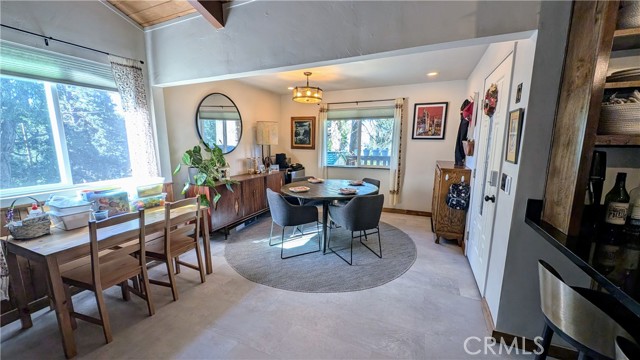 Detail Gallery Image 10 of 39 For 2552 Catalina Dr, Running Springs,  CA 92382 - 3 Beds | 2/1 Baths