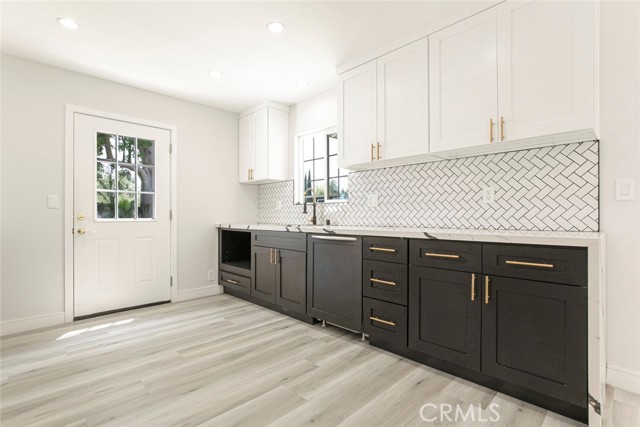 Detail Gallery Image 8 of 28 For 17646 Raymer St, Northridge,  CA 91325 - 3 Beds | 3 Baths