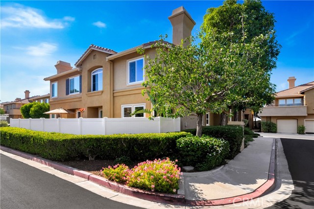 5104 E Henley Place, Orange CA: https://media.crmls.org/medias/8f4246cb-8437-4c29-9dab-e74d2dc83f0e.jpg