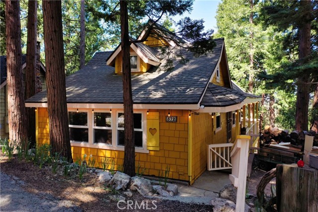 Detail Gallery Image 1 of 35 For 572 W Victoria Ct, Lake Arrowhead,  CA 92352 - 3 Beds | 1 Baths