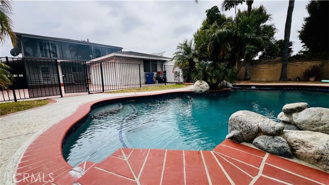 4127 W 130th Street, Hawthorne CA: https://media.crmls.org/medias/8f425b18-2136-46f3-b7c1-babf174294d0.jpg