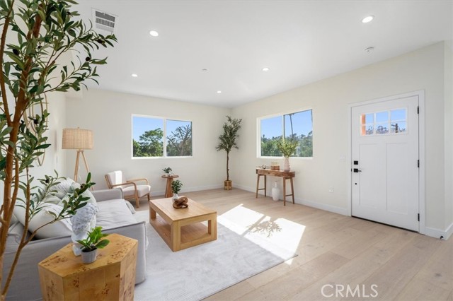 3722 Lomitas Drive, Los Angeles CA: https://media.crmls.org/medias/8f4293e1-02e1-44c2-91ce-10db58e1a3d1.jpg