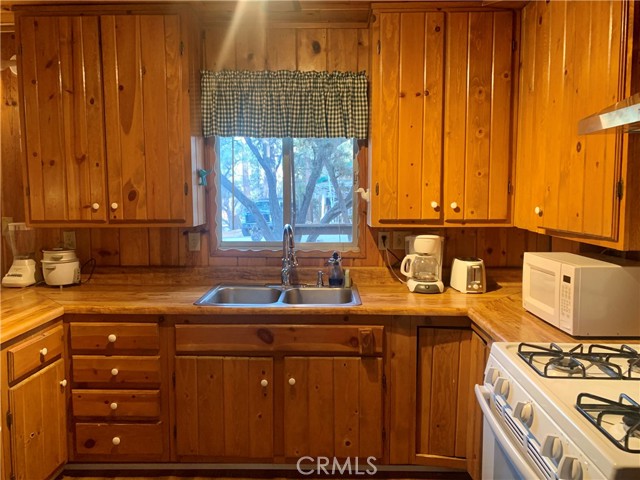 Detail Gallery Image 7 of 15 For 304 Highland, Sugarloaf,  CA 92386 - 2 Beds | 1 Baths