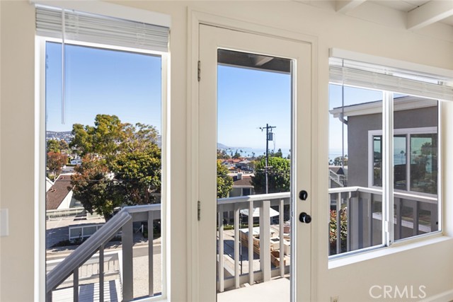 Detail Gallery Image 4 of 48 For 263 Grandview St, Laguna Beach,  CA 92651 - – Beds | – Baths