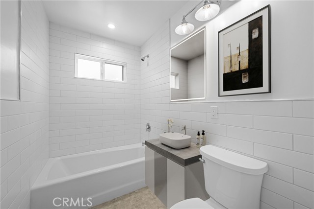 1561 2nd Street, Manhattan Beach CA: https://media.crmls.org/medias/8f43ce6b-2823-4a7b-938a-55a16207ff47.jpg