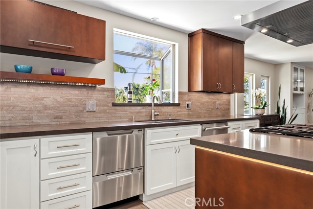 4855 Arcola Avenue, Toluca Lake CA: https://media.crmls.org/medias/8f448b4e-5386-456b-baa4-5fd68e8d4118.jpg