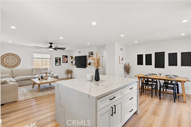 10171 Kukui Drive, Huntington Beach CA: https://media.crmls.org/medias/8f456283-51e1-42ca-86f4-fbfc055a4337.jpg