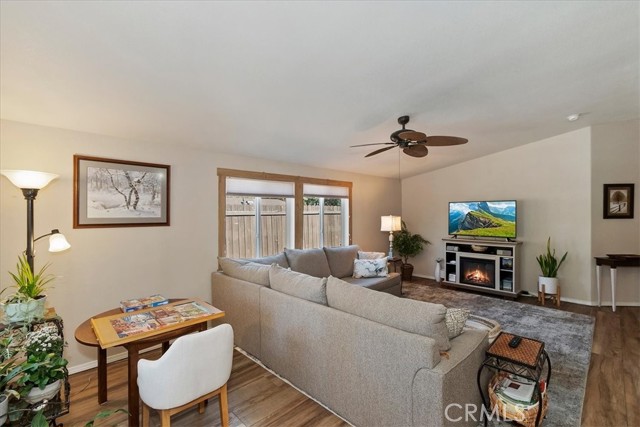 391 Montclair Dr, Big Bear City CA: https://media.crmls.org/medias/8f458b1d-c4ce-4ef7-b346-7ffcf28cf105.jpg