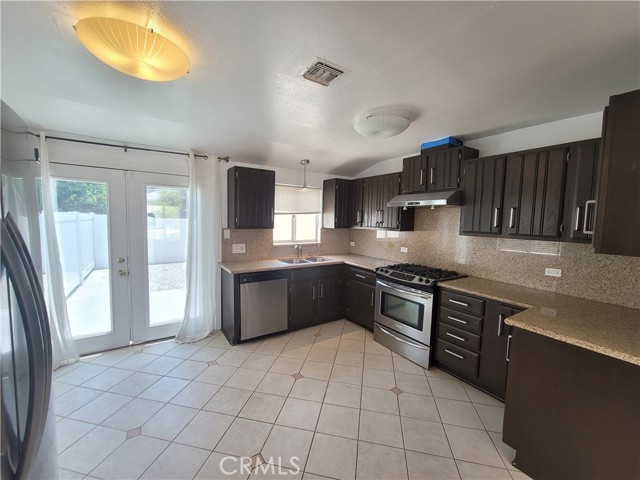 21912 Celes Street, Woodland Hills CA: https://media.crmls.org/medias/8f4615c7-90de-475b-b0c0-575635b1bbe3.jpg