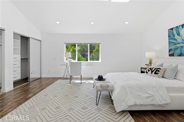 Detail Gallery Image 21 of 34 For 3831 Saint Johnswood Dr, Woodland Hills,  CA 91364 - 5 Beds | 3/1 Baths