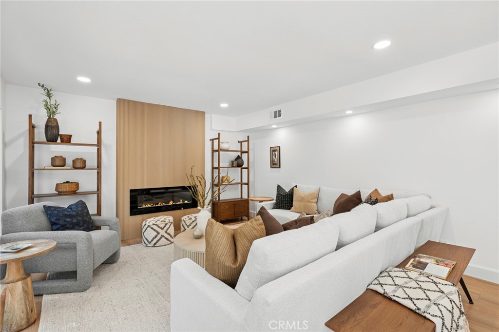 MLS #OC25245690 image #15