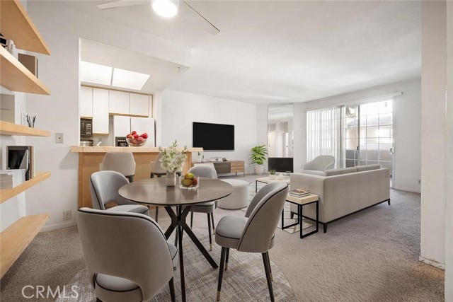 Detail Gallery Image 2 of 13 For 5620 Yolanda Ave #111,  Tarzana,  CA 91356 - 2 Beds | 2 Baths