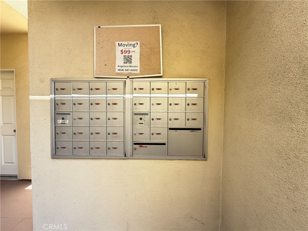 https://media.crmls.org/medias/8f48cf0d-30c8-424d-a7ec-8c072e8a739f.jpg?preset=X-Large