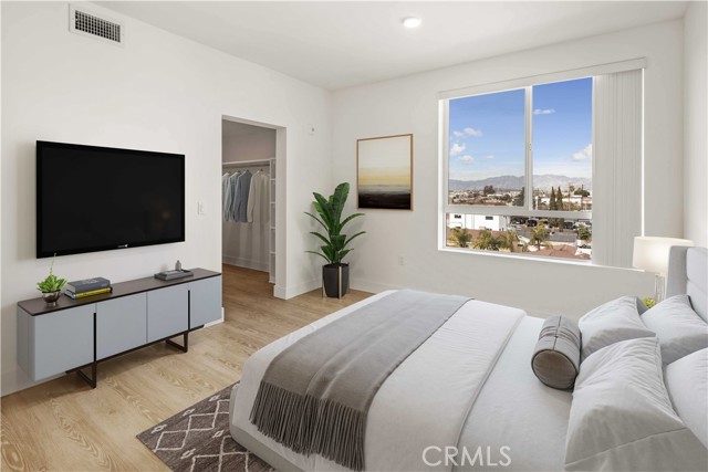 11714 Archwood Street, North Hollywood CA: https://media.crmls.org/medias/8f4997ae-5530-4fac-9420-01d2590b8d15.jpg