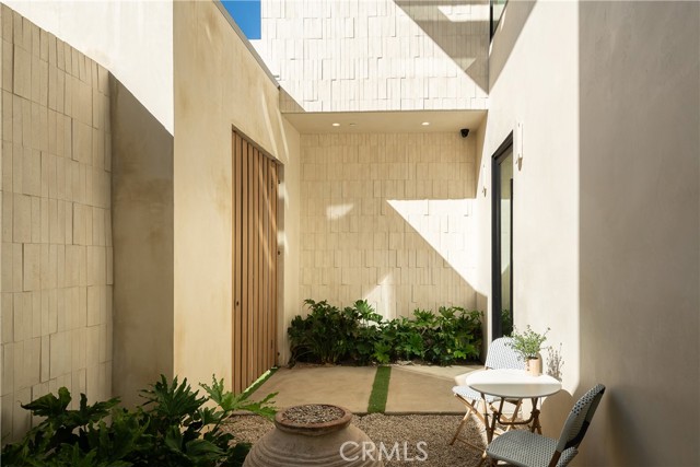 Detail Gallery Image 4 of 37 For 4824 Calhoun, Sherman Oaks,  CA 91423 - 5 Beds | 5 Baths