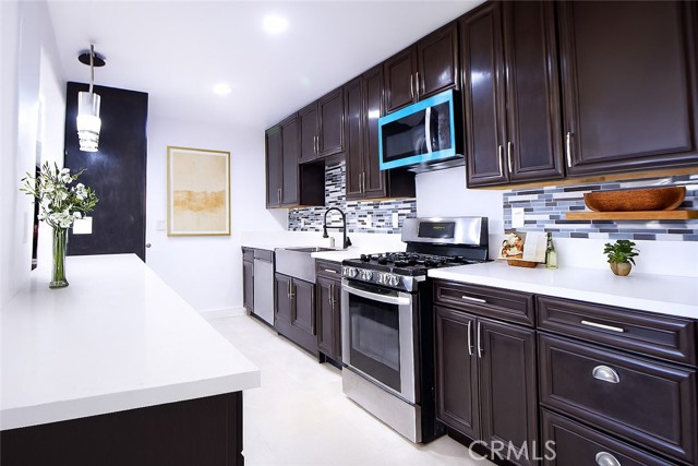 Detail Gallery Image 3 of 22 For 4215 Portola Ave, Los Angeles,  CA 90032 - 5 Beds | 3 Baths