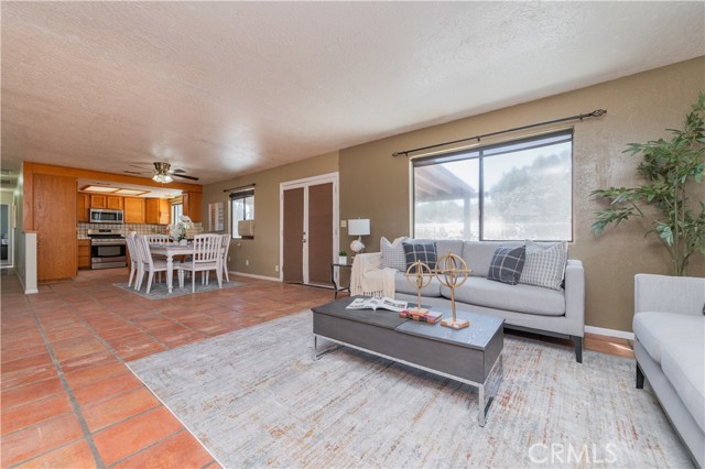 1181 Barkley Ranch Road, Pinon Hills CA: https://media.crmls.org/medias/8f4ab3f9-638b-4e5b-9c5f-2499743e409b.jpg