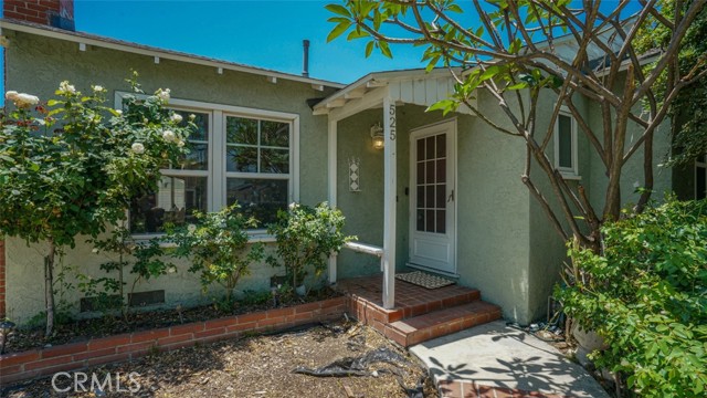 525 N Mariposa Street, Burbank CA: https://media.crmls.org/medias/8f4afdf8-10fd-4e35-8bc7-edf0e40f2674.jpg