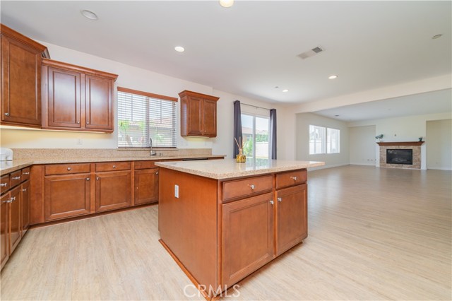 6851 Tourmaline Drive, Eastvale CA: https://media.crmls.org/medias/8f4b0331-1601-4ff3-9471-8398d8452ddf.jpg