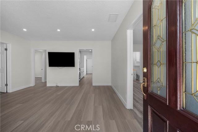 Detail Gallery Image 3 of 43 For 10117 Sharp Ave, Arleta,  CA 91331 - 4 Beds | 2/1 Baths