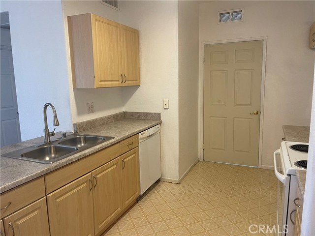 24909 Madison Avenue, Murrieta CA: https://media.crmls.org/medias/8f4df92d-fc57-4c1d-b2f1-bfca1c1c758a.jpg