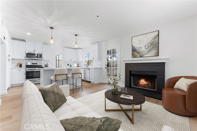 Detail Gallery Image 8 of 28 For 13677 Crawford Ct, Fontana,  CA 92336 - 3 Beds | 2/1 Baths