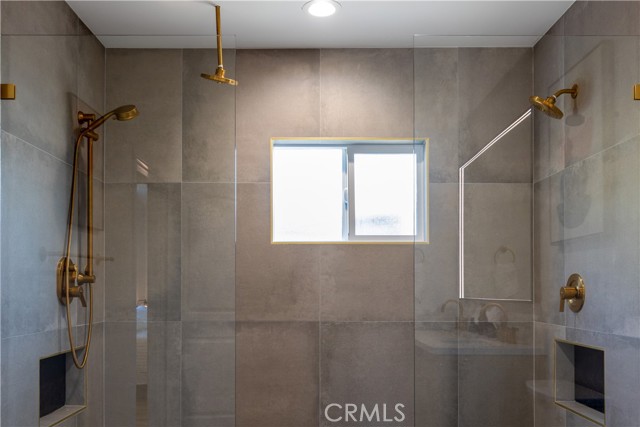 8021 West Boulevard, Inglewood CA: https://media.crmls.org/medias/8f4ec61a-11c3-445c-b8f8-1b55de3ce312.jpg