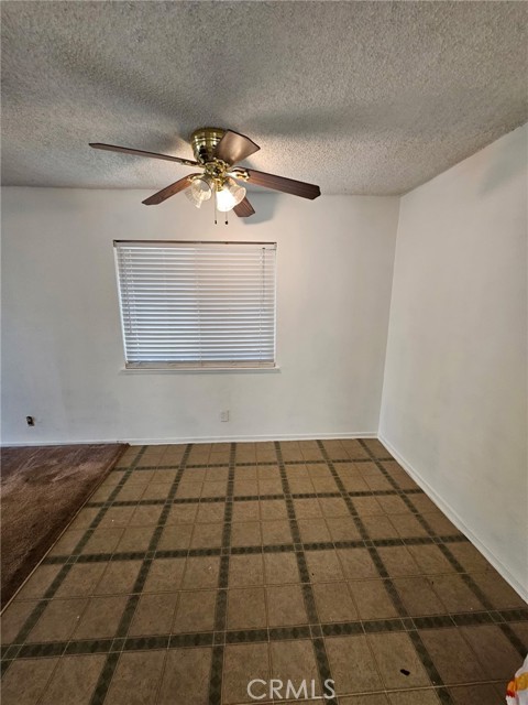 Detail Gallery Image 8 of 16 For 14185 Burning Tree, Victorville,  CA 92395 - 3 Beds | 2 Baths
